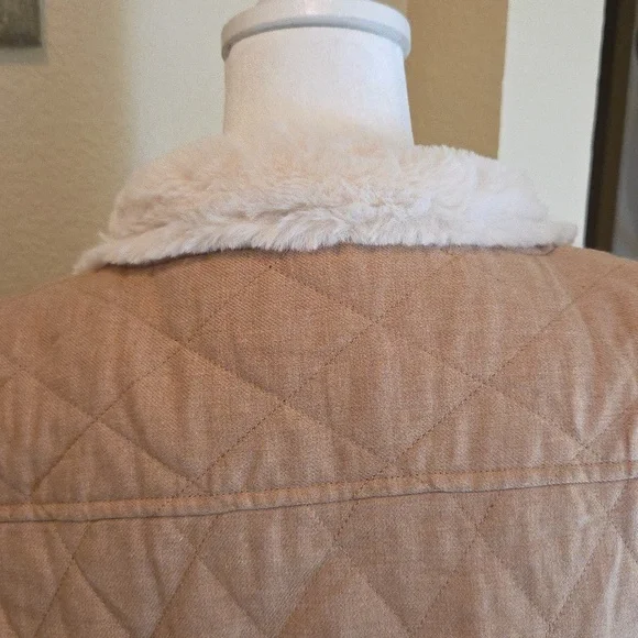 Coldwater Creek Quilted Tan Vest Size L - Picture 8 of 12